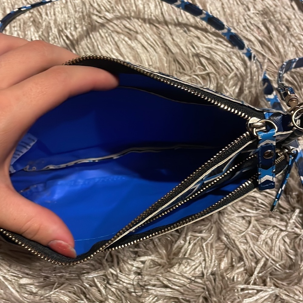 SCOUT Crossbody Purse - Picture 4 of 7